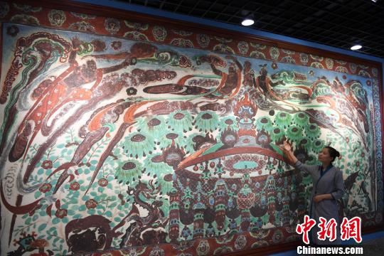 茅臺酒回歸“飛天故里”：一幅畫一瓶酒演繹一條綿長路